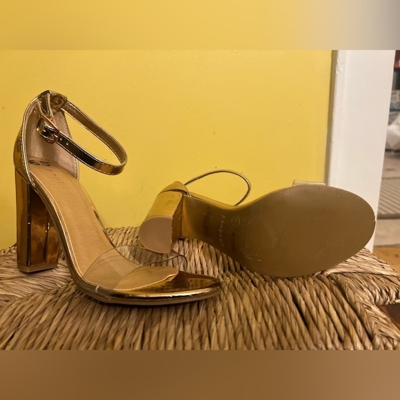 Bamboo Metallic Rose Gold Sandals  Size 6 1/2 - Picture 4 of 6